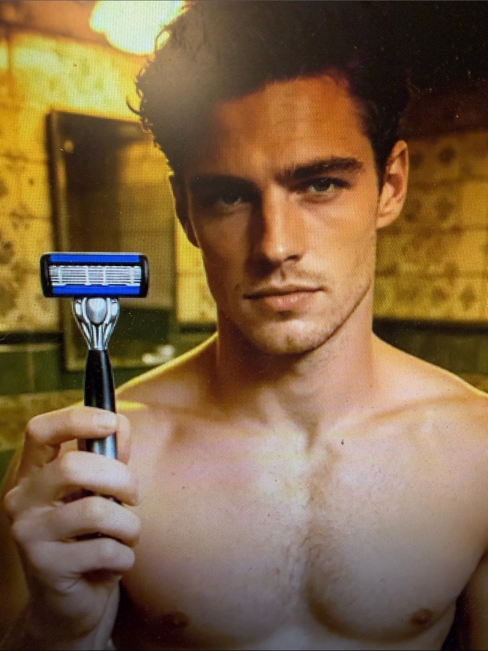 Men's Stainless Razor with Multiple Blue Blade Cartridges. 🆕